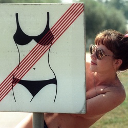 На тюменской набережной будут загорать нудисты