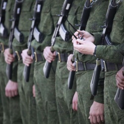 Младший командный состав российской армии заменят на контрактников