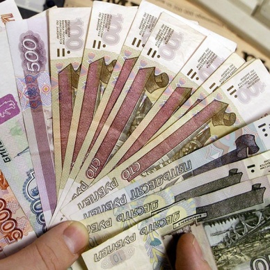 Каждому четвёртому сотруднику тюменских компаний урезали зарплату