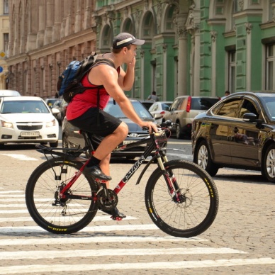 Велосипедистам массово выпишут штрафы за проезд по переходу