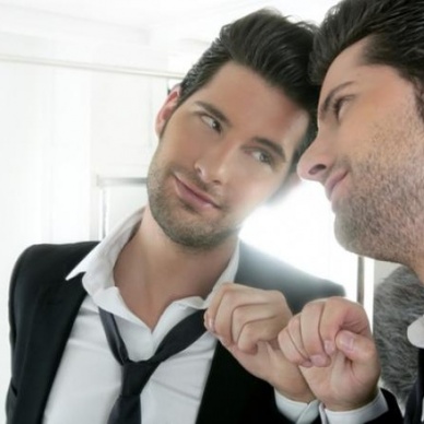 Ученые: мужчины любуются своим отражением в зеркале гораздо чаще женщин