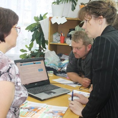 В Юргинском районе продолжаются выходы в трудовые коллективы