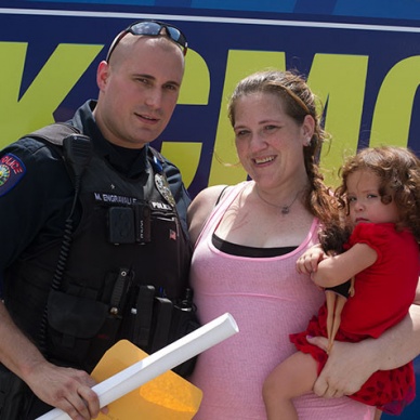 Вместо ареста воровки этот полицейский сделал то, чего никто не ожидал