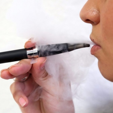 Курение электронных сигарет в общественных местах могут запретить