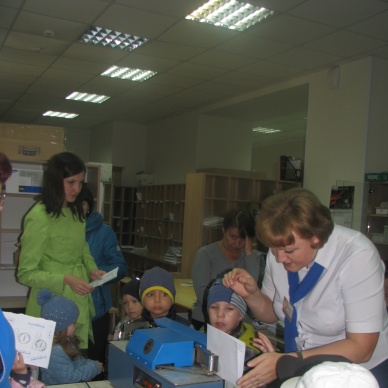 Сотрудники Почты России провели экскурсию для юных тюменцев