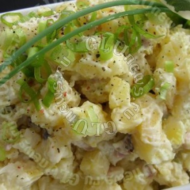 Мать сдала в полицию сына, который чуть не убил ее картофельным салатом