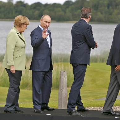 ЗАБУДЬТЕ ОБ УКРАИНЕ — ВСЕ ЭТО ЛИШЬ БИЗНЕС ("LITERARNI NOVINY", ЧЕХИЯ)