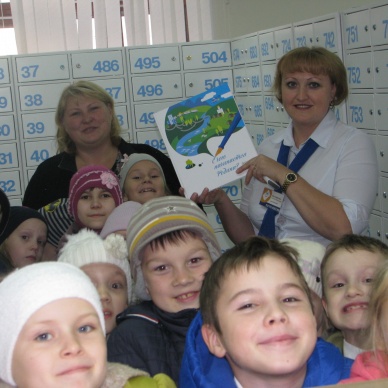 Тюменские школьники посетили центральное отделение почтовой связи города