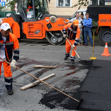 Путин и Медведев поздравили работников дорожного хозяйства с праздником