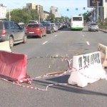 В Тюмени опять провалилась дорога. Движение транспорта по улице Республики ограничено