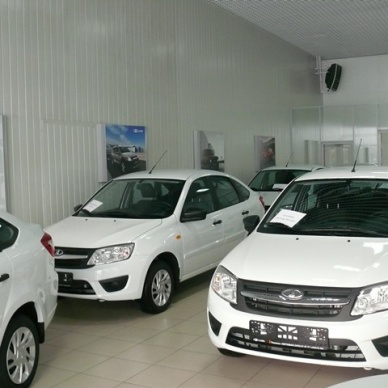 В Тюмени пострадавшие на производстве получили ключи от новой  «Лада-Гранта»