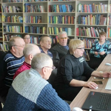 Мобильный офис № 4. Повышение компьютерной грамотности пострадавших на производстве Омутинского района.