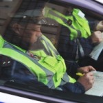 К водителям, не оплатившим штрафы, ГИБДД придет домой