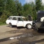 Угонщик бросил разбитый автомобиль и убежал с места ДТП