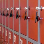 Тоболячка украла вещи из камеры хранения в магазине