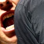 Женщина укусила полицейского и… умерла