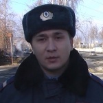 Нетрезвый нарушитель 500 метров тащил инспектора ГАИ на капоте