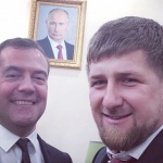 Медведев и Кадыров сделали селфи на фоне портрета Путина
