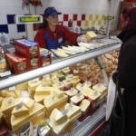 Тюменцев просят сообщать об украинском сыре на прилавках