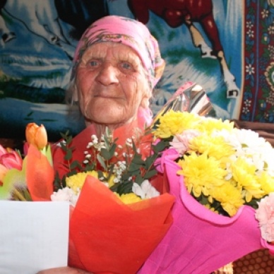 В Сладковском районе поздравили долгожительницу