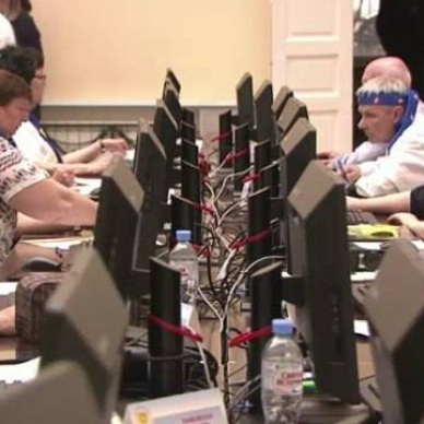 Два тюменских пенсионера стали участниками соревнований по компьютерному многоборью