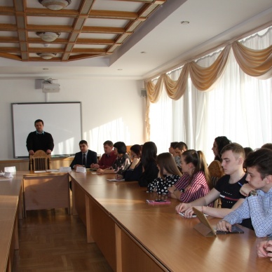 Специалисты Росреестра встретились со студентами за круглым столом