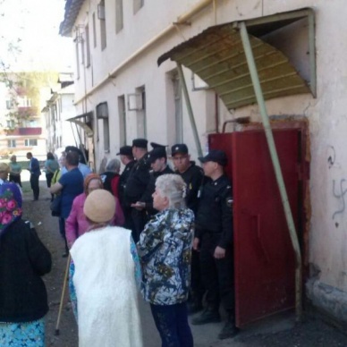 В Татарстане из жилого дома выселили людей.