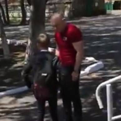 «Что ты стоишь? Всеки ему!»: В Комсомольске отец осыпал оскорблениями школьника, заступаясь за сына