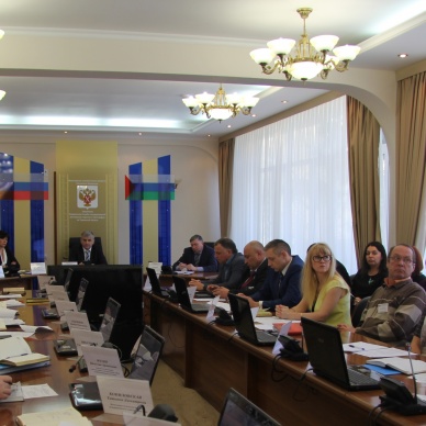 В тюменском Росреестре подвели итоги работы за четыре месяца и наметили планы по дальнейшему повышению качества предоставления услуг