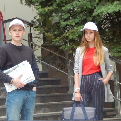 39 тюменских ребят из «Отрядов мэра» работают помощниками почтальонов