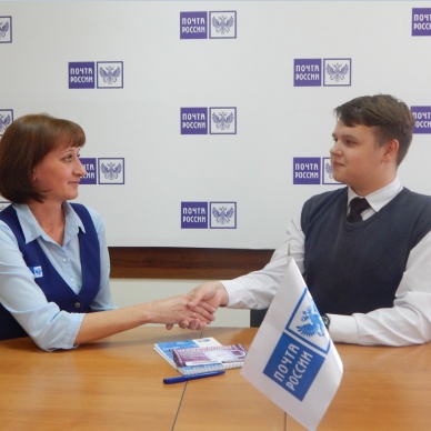 В Тюмени вручили награду победителю почтового конкурса поздравлений учителю