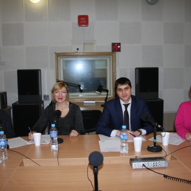 В прямом радиоэфире специалисты тюменского Росреестра и нотариальной палаты рассмотрели вопросы граждан по сделкам с недвижимым имуществом