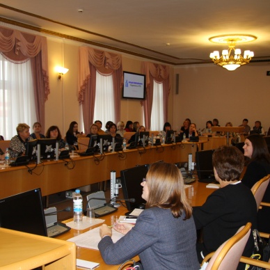 Специалисты тюменского Росреестра и областной нотариальной палаты рассмотрели вопросы электронной регистрации документов