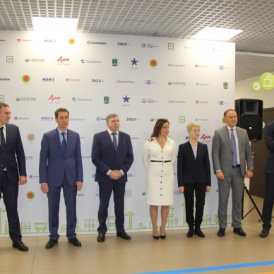 Специалисты тюменского Росреестра и филиала кадастровой палаты приняли участие в открытии «Галереи застройщиков» и заседании пресс-клуба «Неформат»