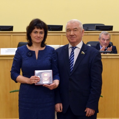 В рамках церемонии «Юрист года» сотрудник тюменского Росреестра награжден нагрудным знаком