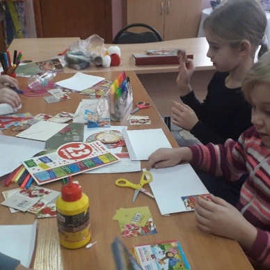 В Тюмени прошел мастер-класс по мейл-арту ко Дню защитника Отечества