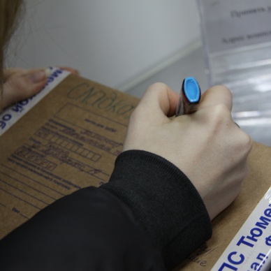 Тюменцы ко Дню защитника Отечества отправили новобранцам 150 килограммов сладостей