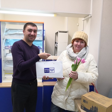 Почта России в Тюмени зарегистрировала тысячного клиента, оплатившего посылку в режиме онлайн